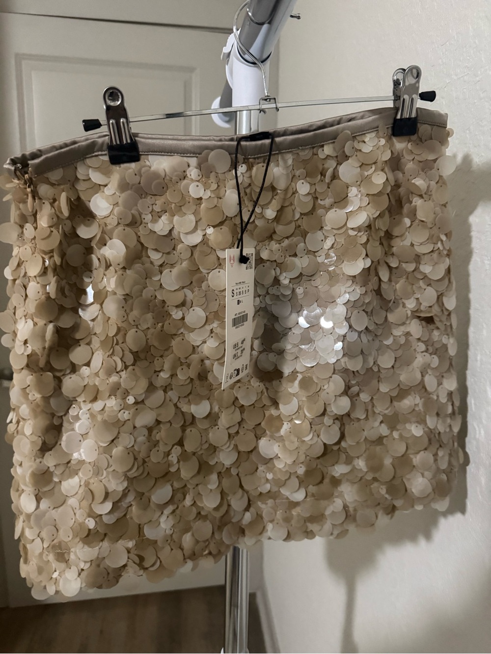 NWT - ZARA Ibiza sequin mini skirt in a cream or pearl beige color - Picture 3 of 3